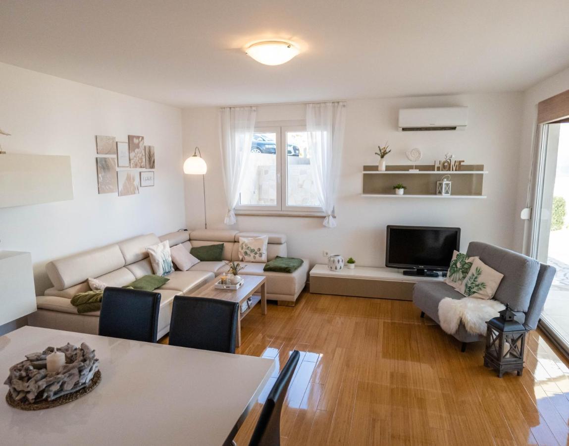 Apartment New With Sea View