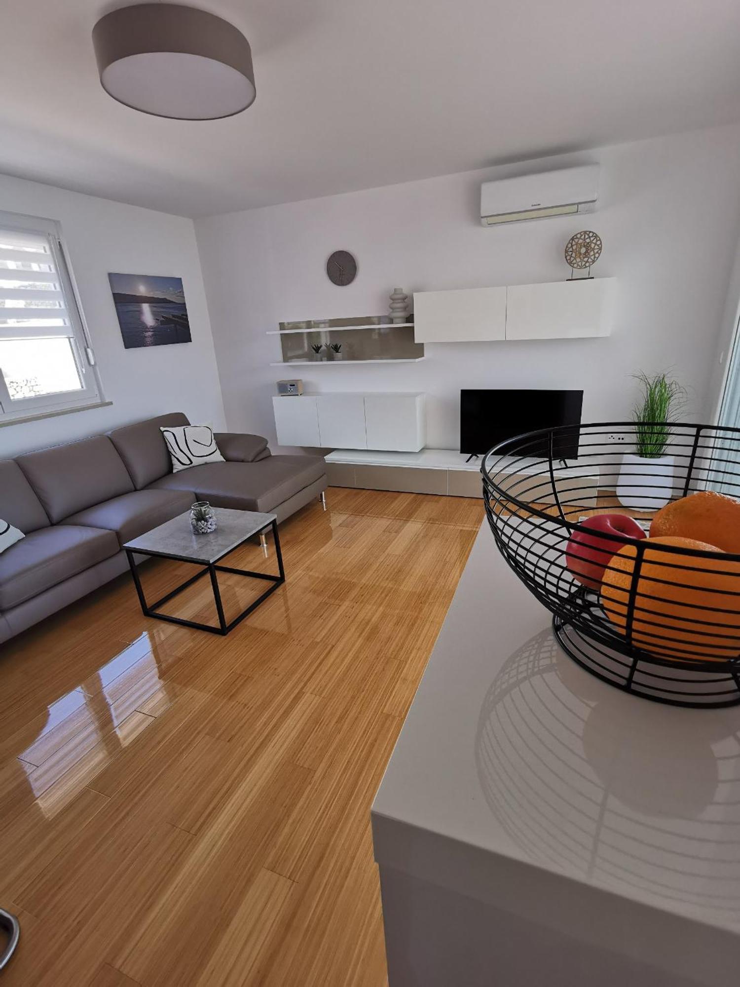 Apartment New With Sea View Pag Town