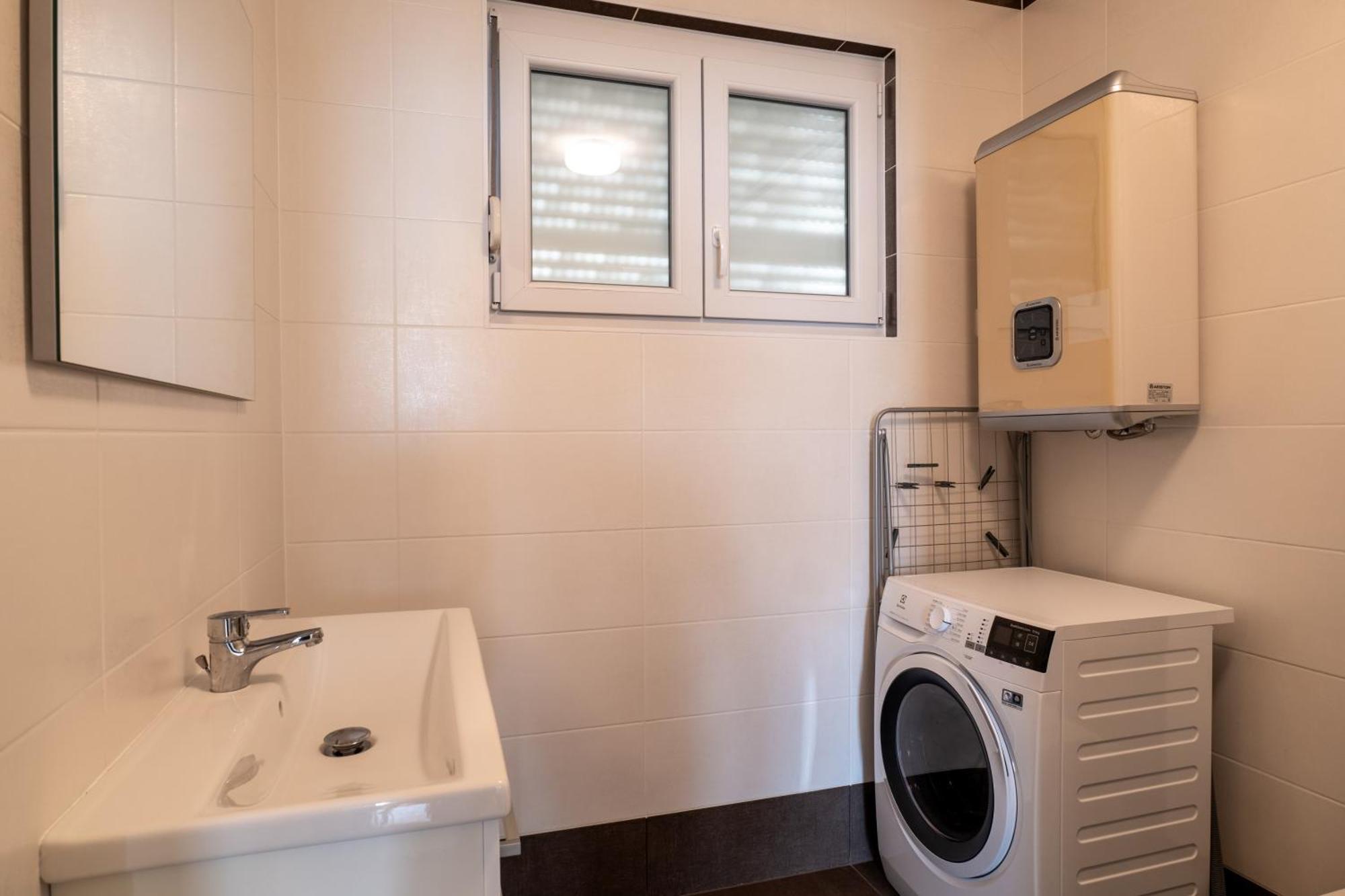 Apartment New With Sea View *