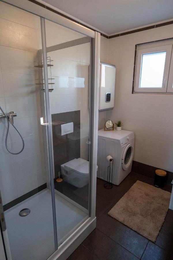 Apartman New With Sea View Pag Town
