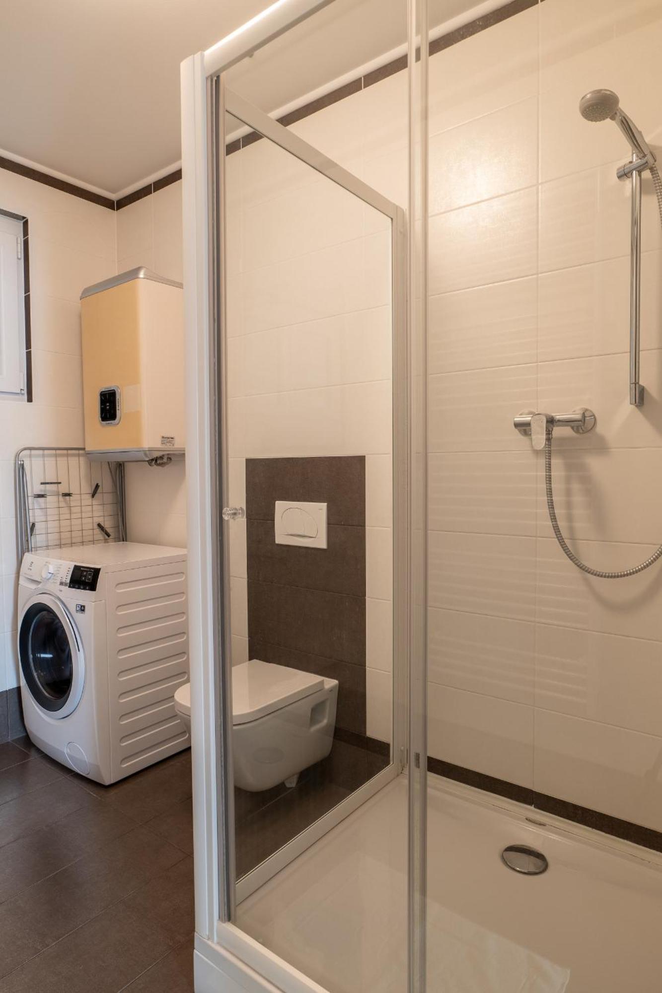 Apartman New With Sea View Pag Town